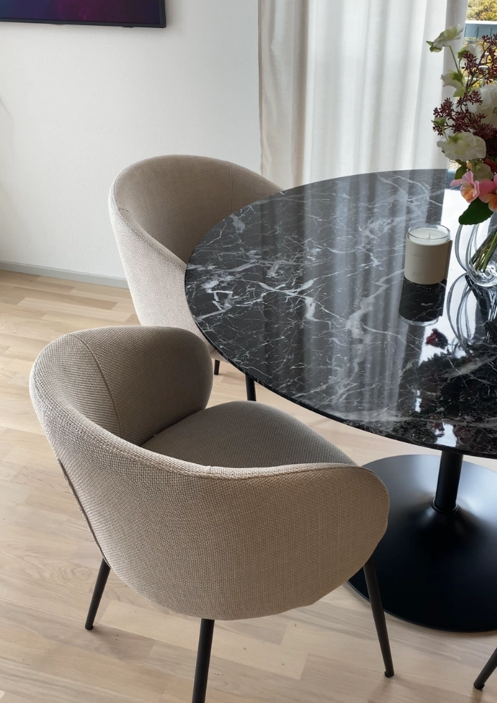 Projekt blumige Neubauwohnung Esszimmer Stuhl