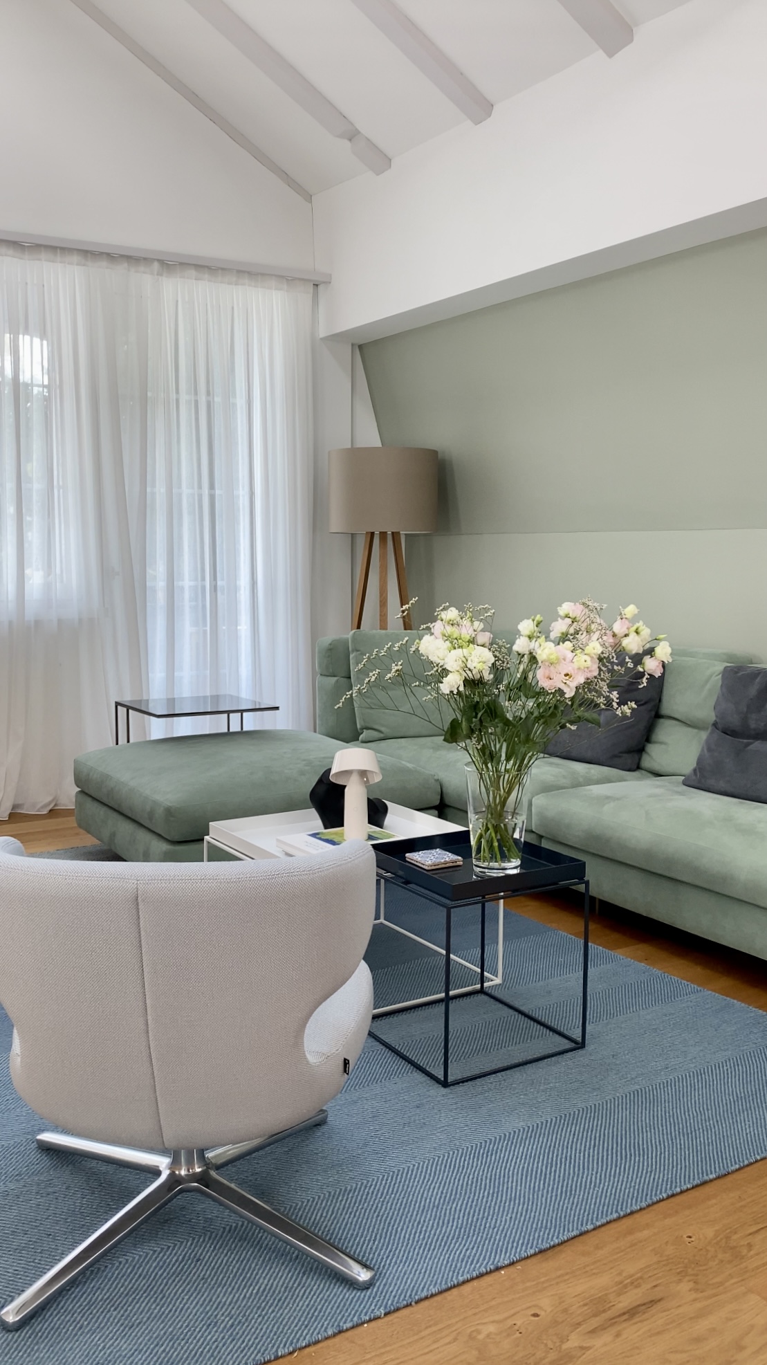 Projekt farbige Dachwohnung Wohnzimmer